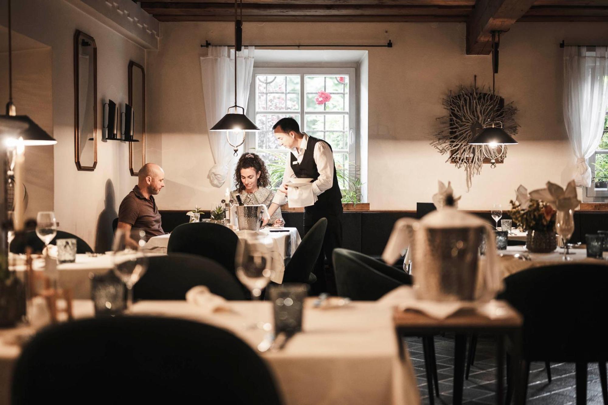 Strasserwirt - Ansitz Zu Tirol Strassen Luaran gambar